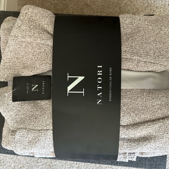 Natori Robe - Picture 4 of 4